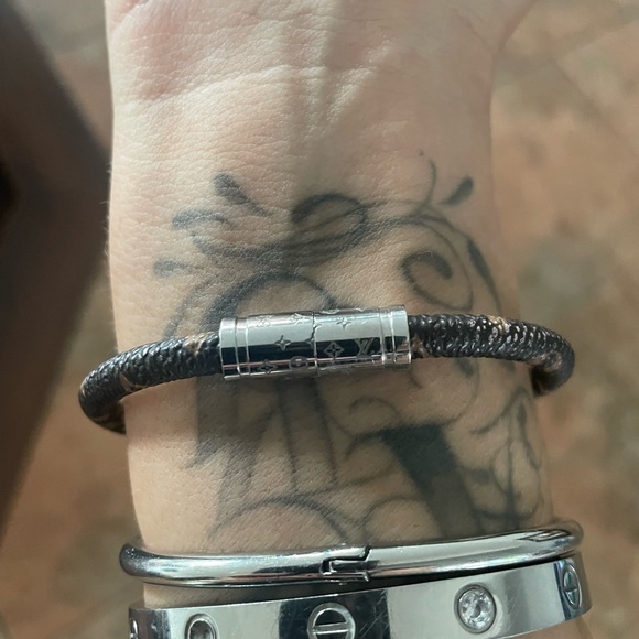 Gorgeous monogram, magnetic closure bracelet - Picture 3 of 7